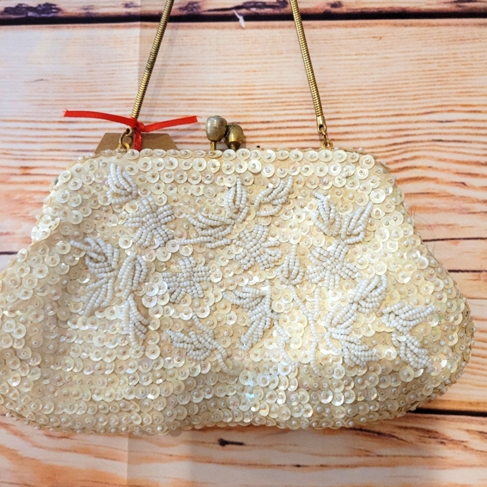 Beautifull Vintage circa 1900s Beaded Sequined Clutch